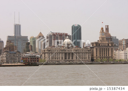 中国上海市外灘のビル街の風景 15387434
