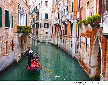 ヴェネツィア  ゴンドラと素敵な街 15391092