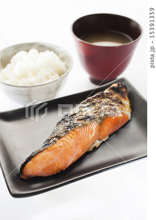 鮭の塩焼き 15391359