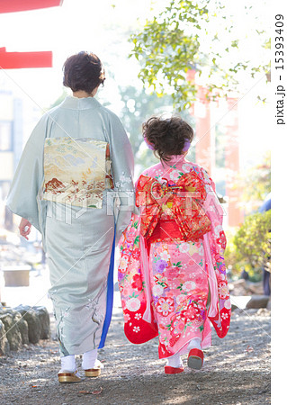 七五三　後ろ姿 15393409