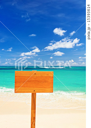 Empty wooden sign on beach Empty wooden sign on beach 15393614
