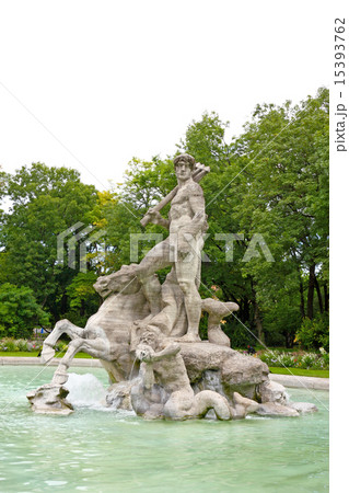 Neptune sculpture 15393762