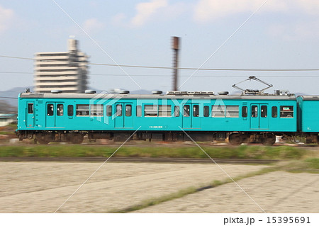 和歌山線・桜井線用の105系電車（流し撮り） 15395691
