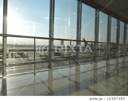 夕方の空港の出発ロビー(ベトナム ホーチミン) 夕方の空港の出発ロビー(ベトナム ホーチミン) 15397384