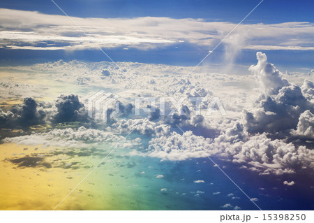 虹色の空と海 15398250