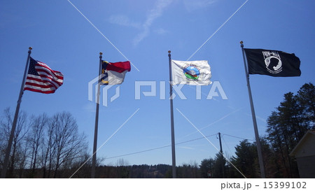 並んだ旗 並んだ旗 15399102