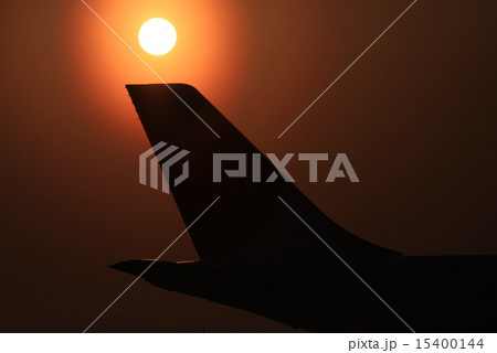 夕日と尾翼 15400144