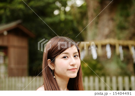 20代女性のポートレート 熱田神宮 20代女性のポートレート 熱田神宮 15404491