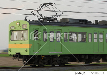 CR］秩父鉄道秩父本線1000系電車（関西本線色：旧国鉄101系）の写真素材 [15406664] - PIXTA