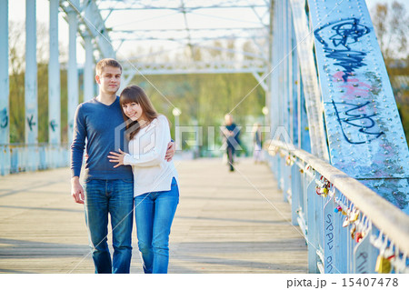 Young romantic couple in Paris 15407478