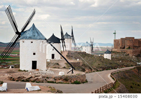 View of windmills in Consuegra, Spain 15408030