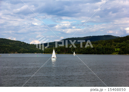 Sailing yachts on Lipno lake, Czech Republic. 15408050