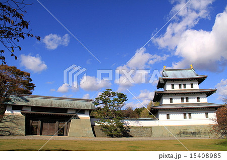 晩秋の松前城（福山城） 15408985