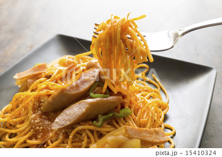 スパゲティ ナポリタン フォークで巻く スパゲティ ナポリタン フォークで巻く 15410324