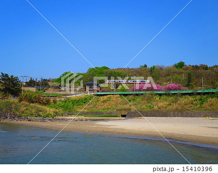 海沿いの列車 15410396