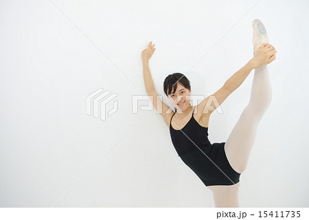 バレエ　開脚 15411735
