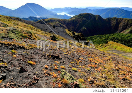 日光白根山の草紅葉と男体山・中禅寺湖の展望 日光白根山の草紅葉と男体山・中禅寺湖の展望 15412094