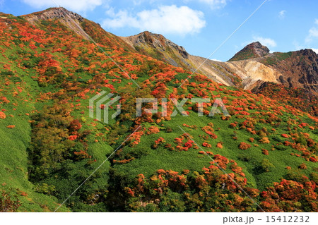 那須・熊見曽根から見る紅葉の稜線 15412232
