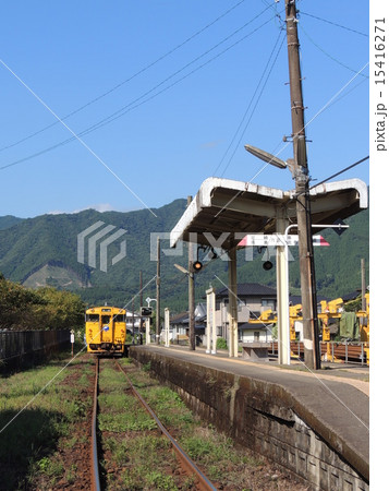 JR日南線　無人駅とキハ40系（北郷駅） 15416271
