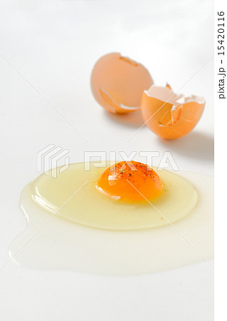 Egg yolk closeup 15420116