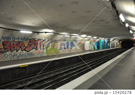 ロンドンの地下鉄 15420278