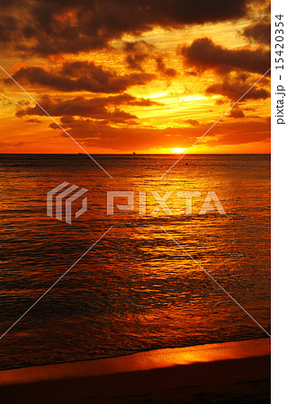 ワイキキの夕焼け 15420354