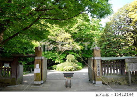 東京都　北区　名主の滝公園の正門 15422144