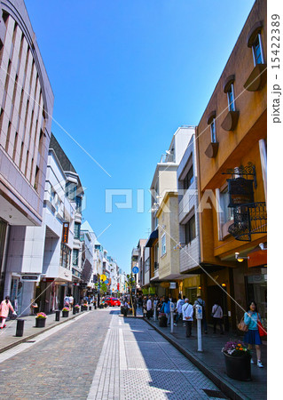 快晴の横浜元町ショッピングストリートの風景の写真素材