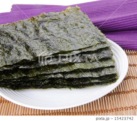 seaweed. dry seaweed on background 15423742