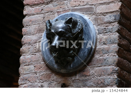 グエル邸の馬小屋 グエル邸の馬小屋 15424844