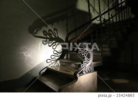 グエル邸内部の階段 15424865