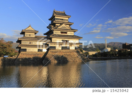 松本城の晩秋 15425042