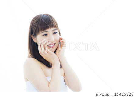 若い女子メイクシーン 15425926