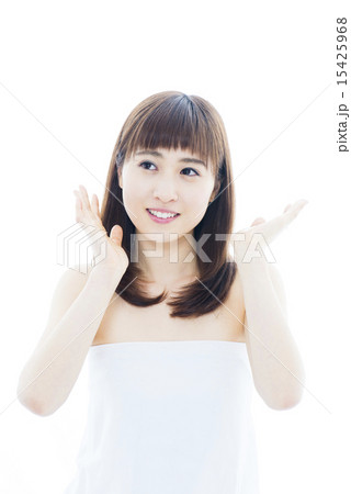 若い女子メイクシーン 15425968