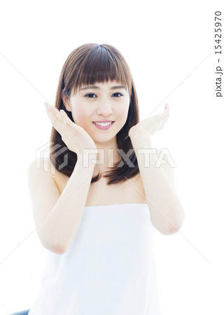 若い女子メイクシーン 15425970