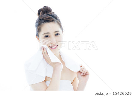 若い女子の洗顔シーン 15426029