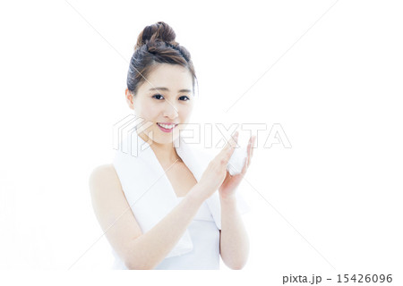 若い女子の洗顔シーン 15426096