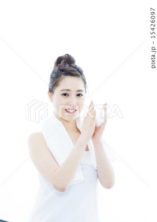 若い女子の洗顔シーン 若い女子の洗顔シーン 15426097