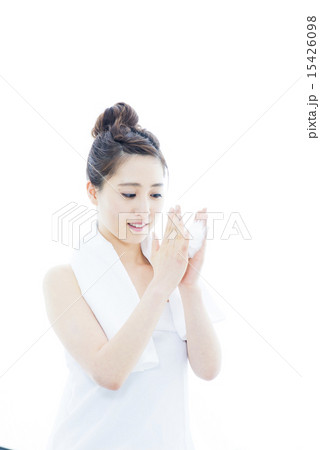 若い女子の洗顔シーン 若い女子の洗顔シーン 15426098