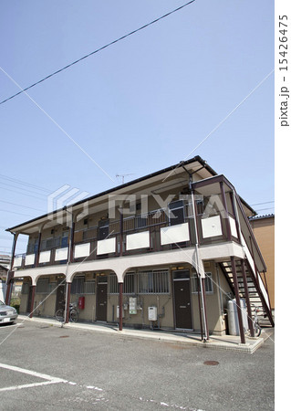 レトロなアパート 15426475