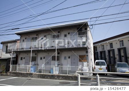 レトロなアパート 15426477