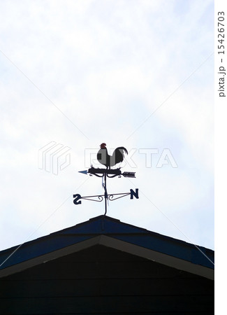 風見鶏（縦位置／空のスペース半分、真ん中） 15426703