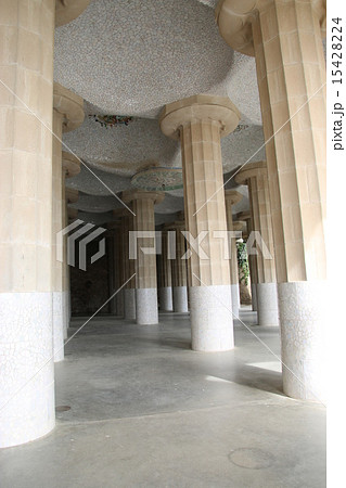 グエル公園の多柱室 15428224
