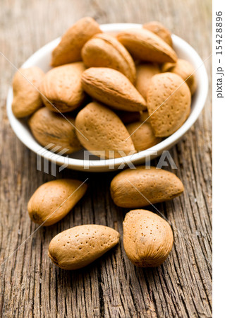 almonds in shell 15428896