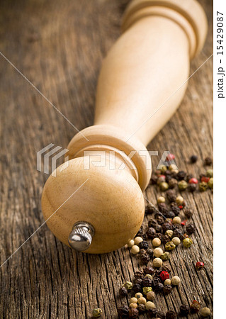 wooden pepper mill 15429087