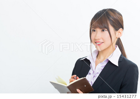 スーツを着た若いOL スーツを着た若いOL 15431277