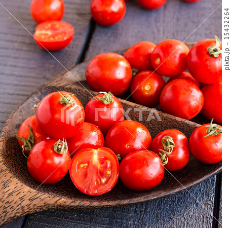 red juicy tomatoes cherry in brown wooden plate 15432264