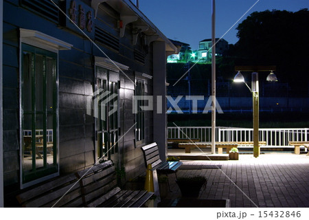 夜の田舎町 15432846