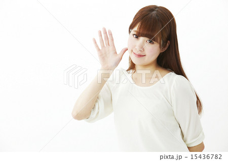 聞くポーズをする女性 15436782