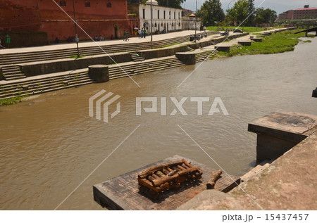 火葬場の風景 15437457